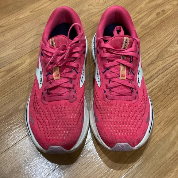 Brooks Adrenaline GTS 24 Running Shoe - Picture 2 of 6